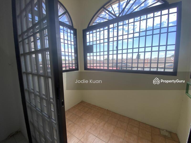 Covered Balcony 