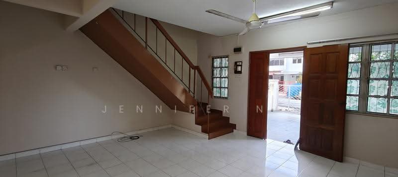 Rumah Teres 2-Tingkat untuk Disewa di SS19 (Subang Jaya) - Jennifer Ng - Living Room - PropertyGuru.com.my