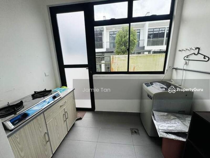 Eco Summer Ecos Summers, Jalan Ekoflora, Taman Mount Austin, Tebrau