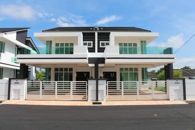 Untuk Dijual - Semi-D house at Taman Rupawan