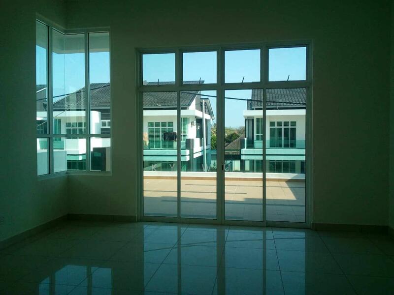 Untuk Dijual - Semi-D house at Taman Rupawan