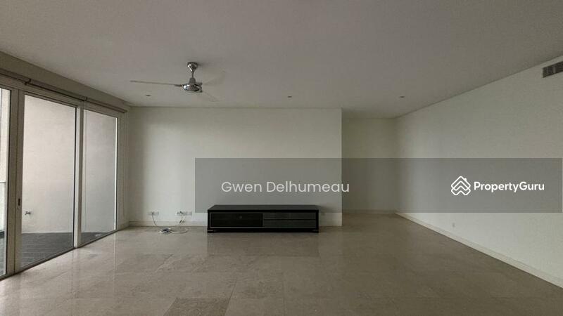 Living area - balcony side