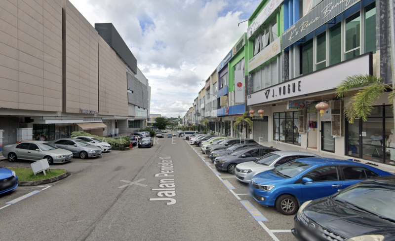 Untuk Dijual - Taman Ungku Tun Aminah - 3 Storey Shoplot