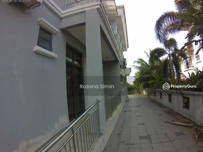 Untuk Dijual - EXCLUSIVE DESIGN, 2STOREY BUNGALOW WITH HUGE EXTRA LAND