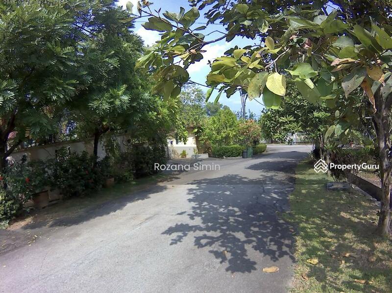 Untuk Dijual - EXCLUSIVE DESIGN, 2STOREY BUNGALOW WITH HUGE EXTRA LAND