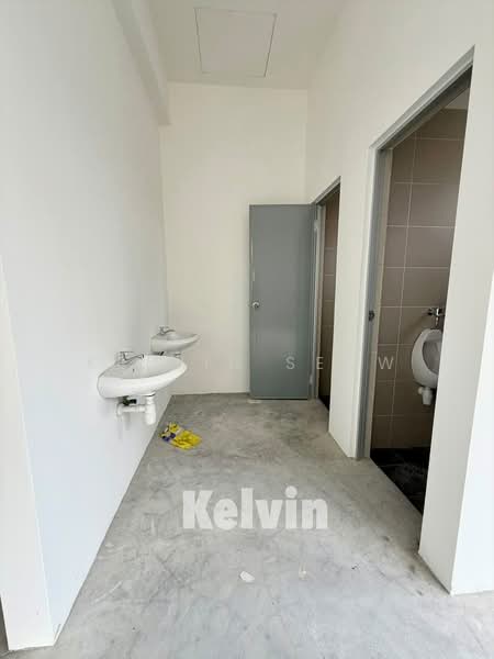 Shop for Rent in Paya Terubong (Ayer Itam) - Kelvin Seow - Bathroom - PropertyGuru.com.my