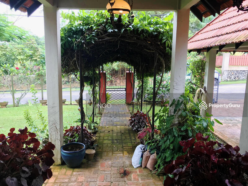 Untuk Dijual - Balinese Style Double Storey Bungalow Banang Golf & Country Villa