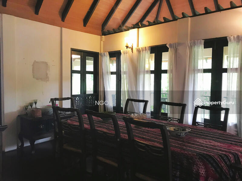 Untuk Dijual - Balinese Style Double Storey Bungalow Banang Golf & Country Villa