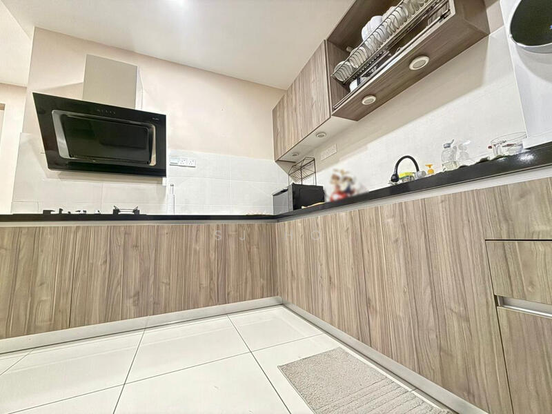 Casa Residences High Floor with Balcony - Kitchen