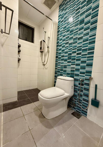 Casa Residences High Floor with Balcony - Master Bathroom