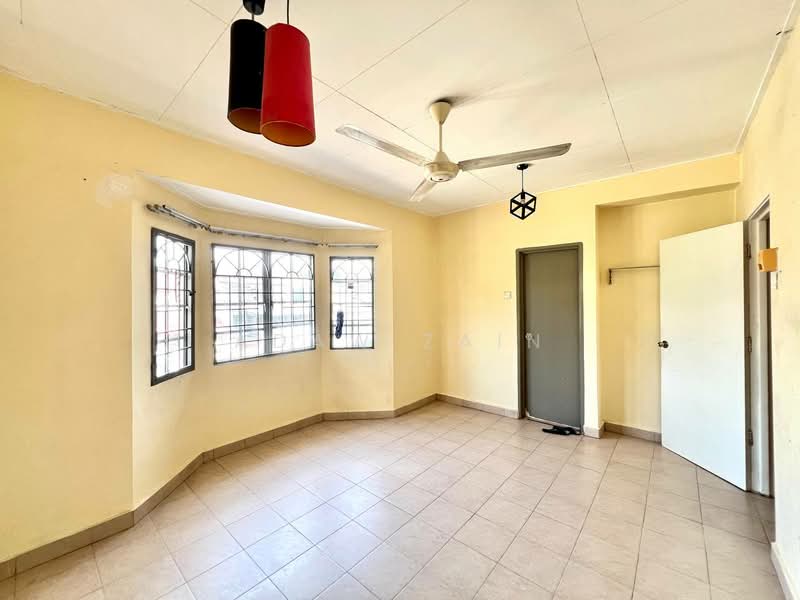 Rumah Teres untuk Disewa di Shah Alam (Selangor) - Adaw Zain - Living Room - PropertyGuru.com.my