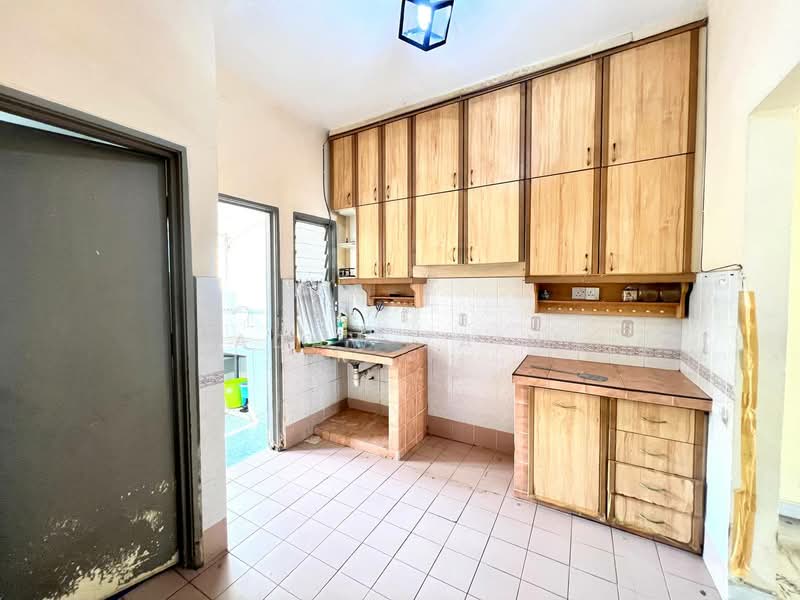 Rumah Teres untuk Disewa di Shah Alam (Selangor) - Adaw Zain - Kitchen - PropertyGuru.com.my