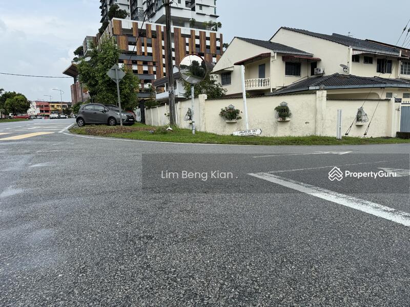 Untuk Disewa - corner lot double storey terraced house taman megah