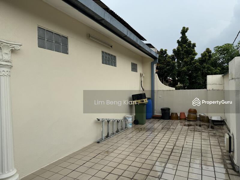 Untuk Disewa - corner lot double storey terraced house taman megah