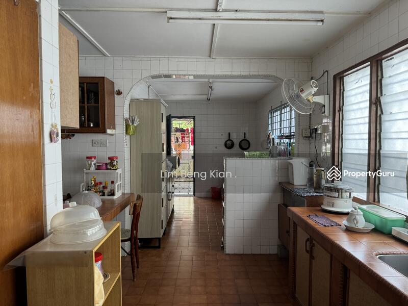 Untuk Disewa - corner lot double storey terraced house taman megah