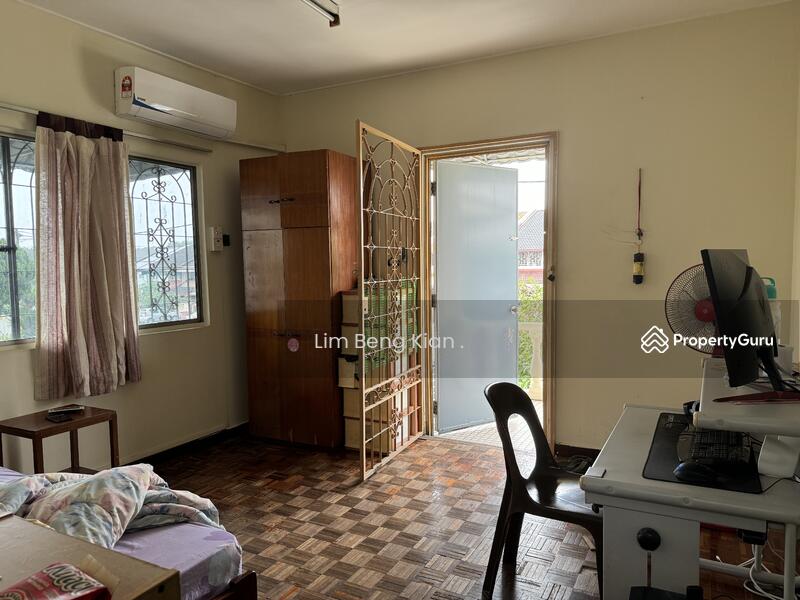 Untuk Disewa - corner lot double storey terraced house taman megah