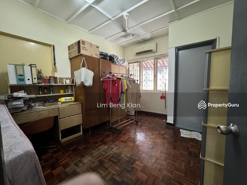 Untuk Disewa - corner lot double storey terraced house taman megah