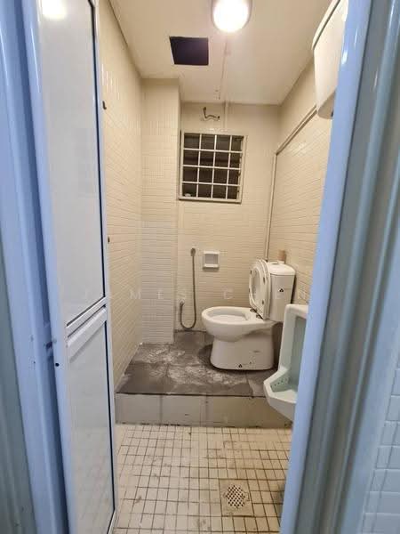 Shop / Office untuk Disewa di Bandar Kinrara Seksyen 5 (Bandar Kinrara) - James Chen - Bathroom - PropertyGuru.com.my