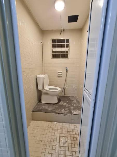Shop / Office untuk Disewa di Bandar Kinrara Seksyen 5 (Bandar Kinrara) - James Chen - Bathroom - PropertyGuru.com.my