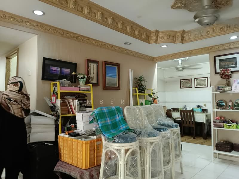 Pangsapuri untuk Dijual di Idaman Putera - Amber Ng - Living Room - PropertyGuru.com.my