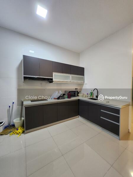 Kitchen with cabinet 