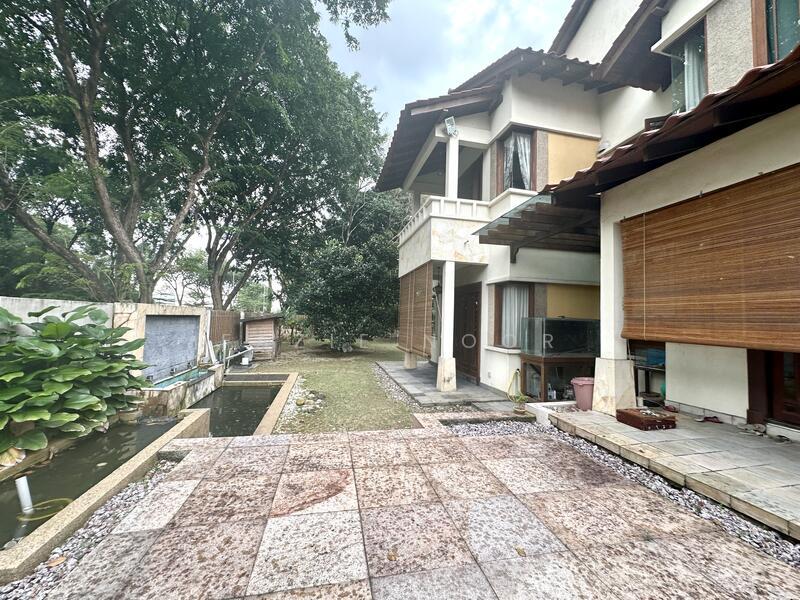 Untuk Dijual - A Spacious 2.5-Storey Bungalow @ Seksyen 11, Shah Alam