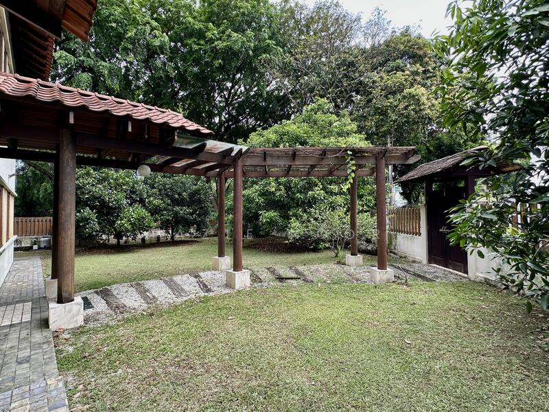 Untuk Dijual - A Spacious 2.5-Storey Bungalow @ Seksyen 11, Shah Alam