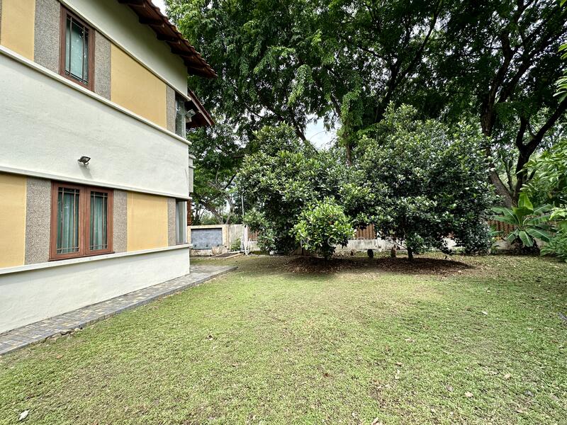 Untuk Dijual - A Spacious 2.5-Storey Bungalow @ Seksyen 11, Shah Alam