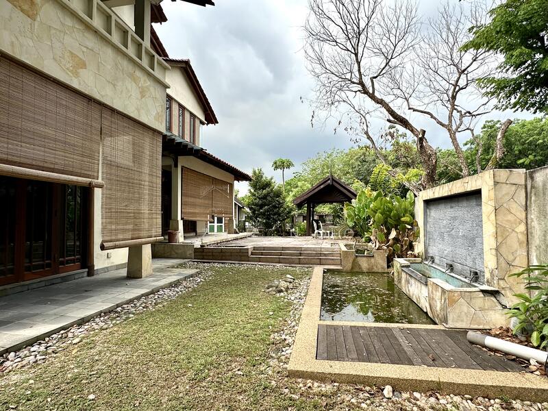 Untuk Dijual - A Spacious 2.5-Storey Bungalow @ Seksyen 11, Shah Alam