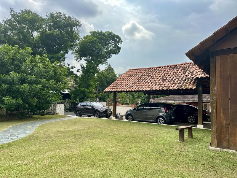 Untuk Dijual - A Spacious 2.5-Storey Bungalow @ Seksyen 11, Shah Alam