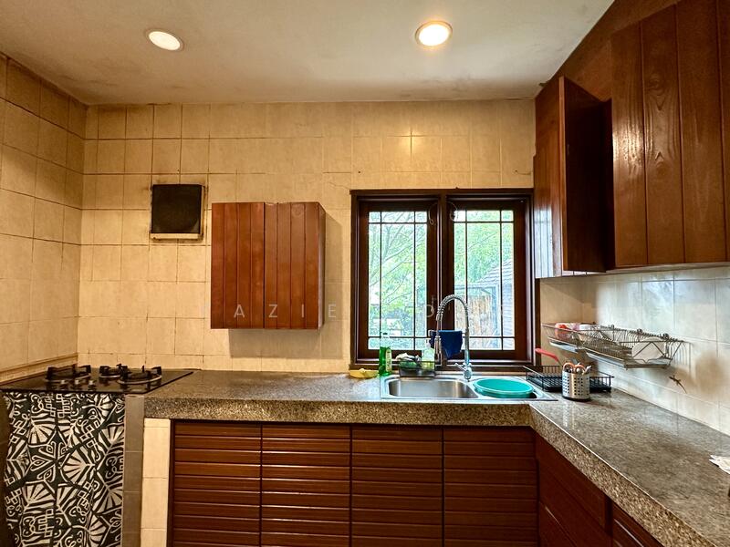 Untuk Dijual - A Spacious 2.5-Storey Bungalow @ Seksyen 11, Shah Alam