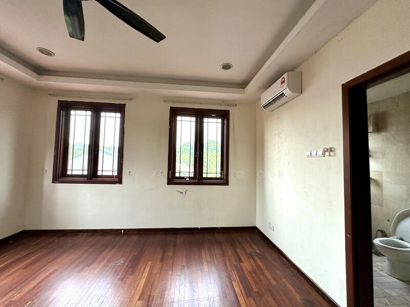 Untuk Dijual - A Spacious 2.5-Storey Bungalow @ Seksyen 11, Shah Alam