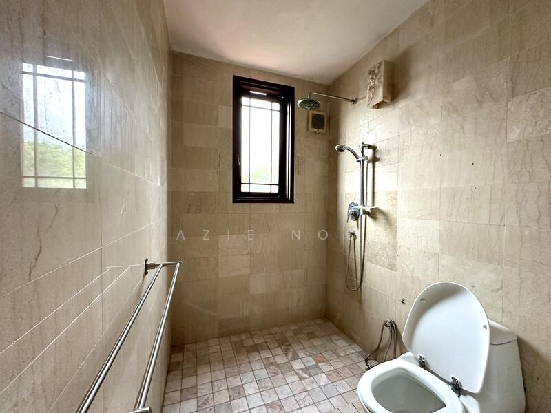 Untuk Dijual - A Spacious 2.5-Storey Bungalow @ Seksyen 11, Shah Alam