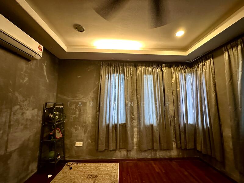 Untuk Dijual - A Spacious 2.5-Storey Bungalow @ Seksyen 11, Shah Alam