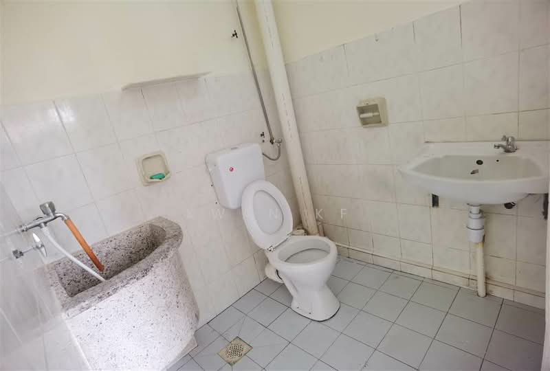 Flat for Rent at Taman Mewah - Kwan KF - Bathroom - PropertyGuru.com.my