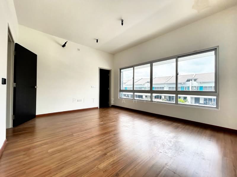 2-storey Terraced House for Sale in Bandar Serenia (Dengkil) - Pit Zahid - Living Room - PropertyGuru.com.my