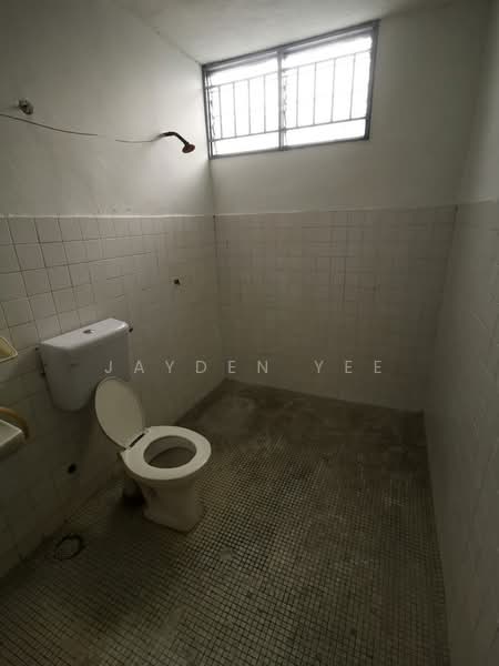1-storey Terraced House for Sale in Taman Overseas Union (Taman Oug) (Jalan Klang Lama (Old Klang Road)) - Jayden Yee - Bathroom - PropertyGuru.com.my