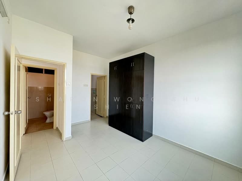 Apartment for Sale at Lake View Suites - Sharon Wong Shu Shien - Bedroom - PropertyGuru.com.my
