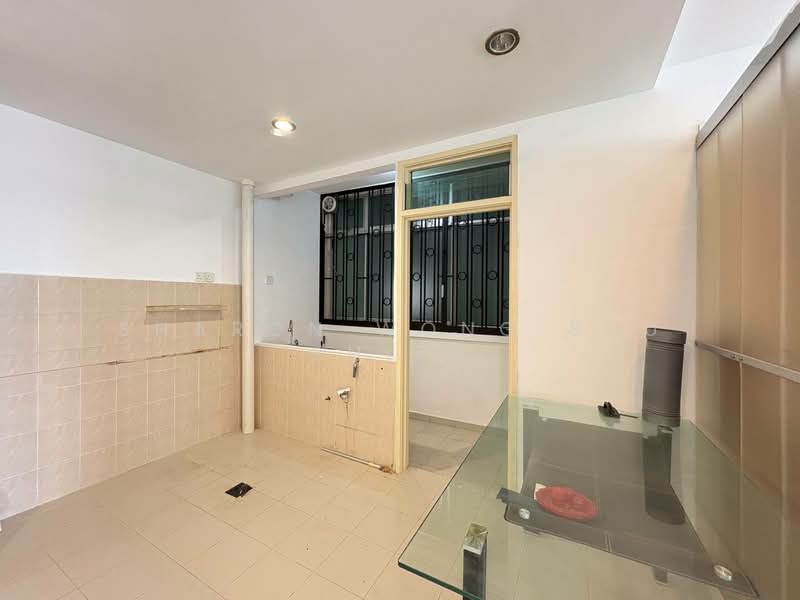 Apartment for Sale at Lake View Suites - Sharon Wong Shu Shien - Kitchen - PropertyGuru.com.my