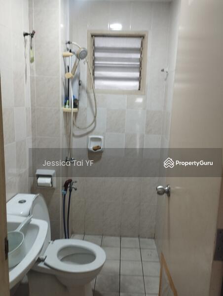 Upstairs bathroom with ceiling height tiles 