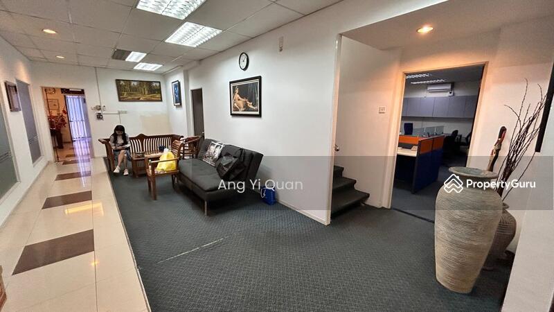 For Sale - Damansara perdana, Adjoining Office, With lift, top floor