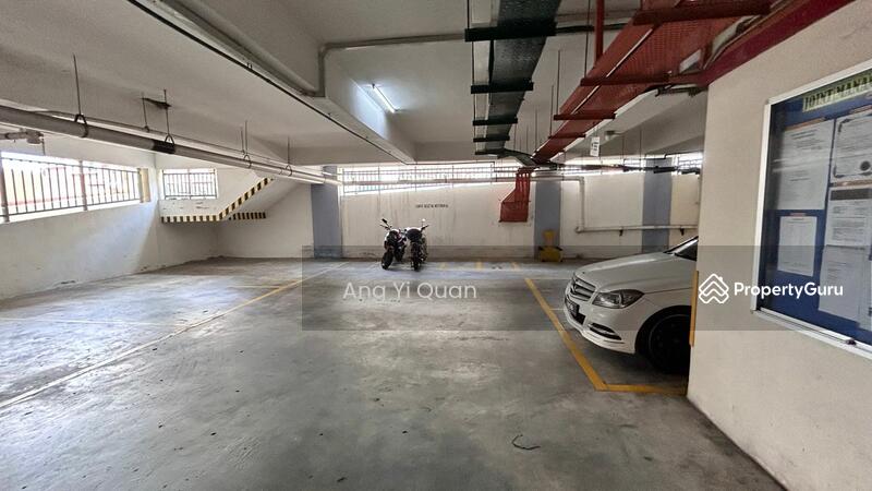 For Sale - Damansara perdana, Adjoining Office, With lift, top floor