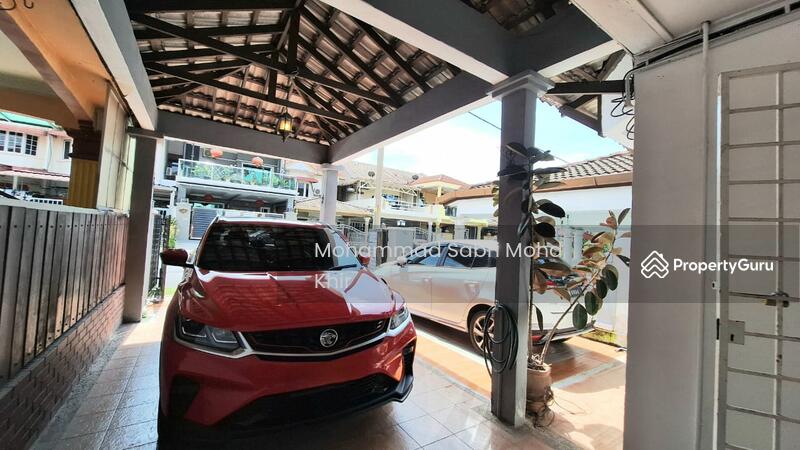 Car porch can park 2 cars