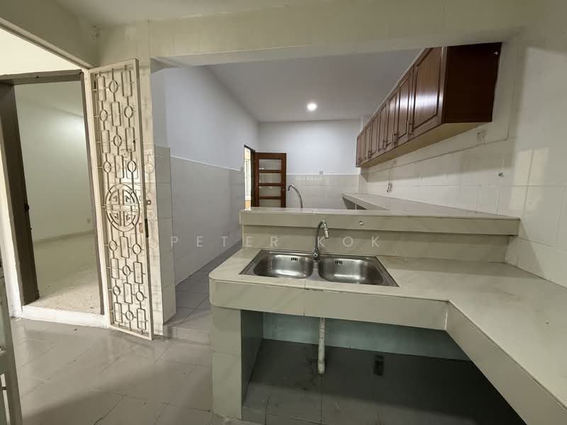 2-storey Terraced House for Sale in SS2 (Petaling Jaya) - Peter Kok - Fully extended kitchen - PropertyGuru.com.my