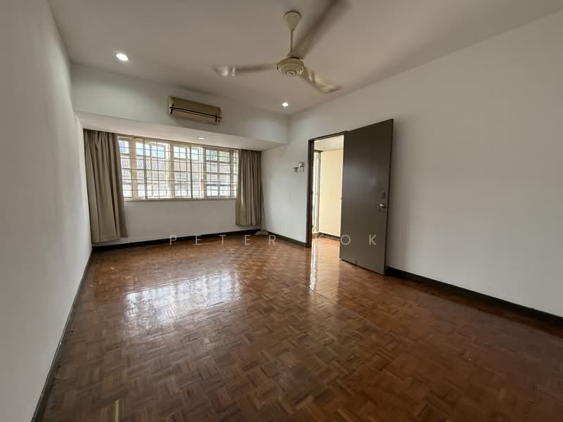 2-storey Terraced House for Sale in SS2 (Petaling Jaya) - Peter Kok - Master bedroom - PropertyGuru.com.my