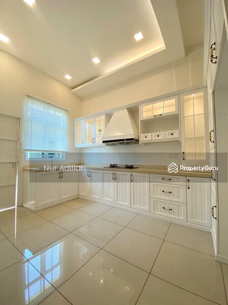 Untuk Dijual - Rumah Berkembar Setingkat di Lunas