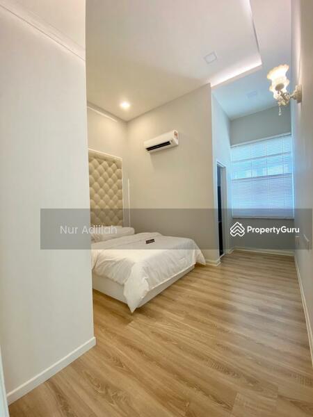 Untuk Dijual - Rumah Berkembar Setingkat di Lunas