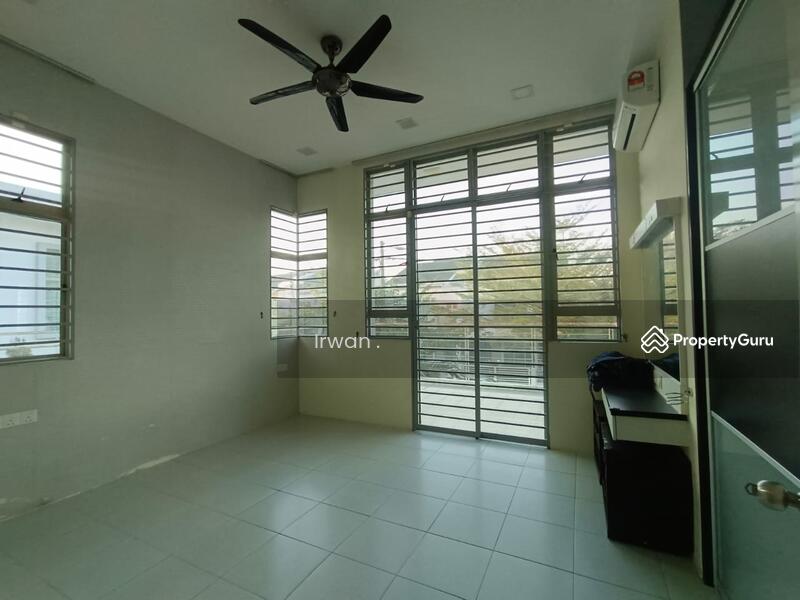 For Sale - [NON BUMI LOT] 2 Storey Semi-D, Royal Ivory 2, 4 Beds, 4 Baths, SP 10