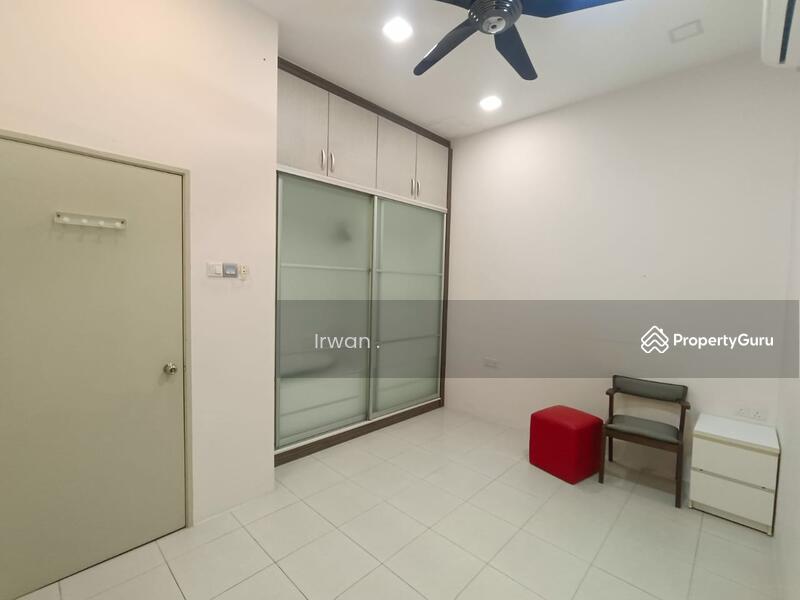 For Sale - [NON BUMI LOT] 2 Storey Semi-D, Royal Ivory 2, 4 Beds, 4 Baths, SP 10