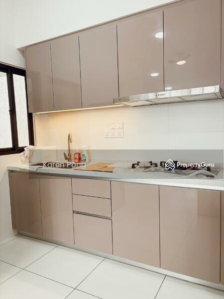 Kitchen with cabinet, hood and hob